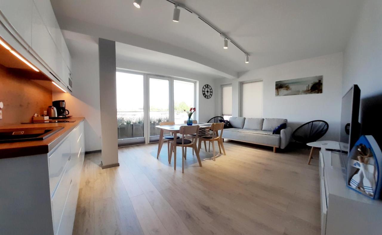 شقة Apartament Kapitanski Mostek 17A Z Widokiem Na Port I Latarnie Morska Oraz Garazem كولوبرزيغ المظهر الخارجي الصورة